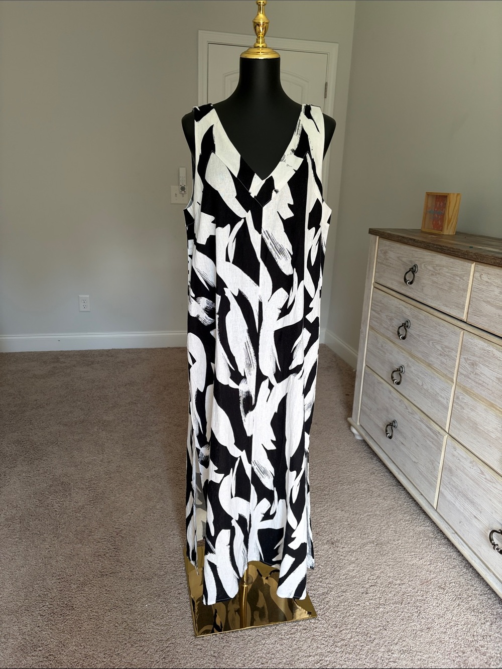 DKNY Black and White Abstract Print V-Neck Maxi Dress